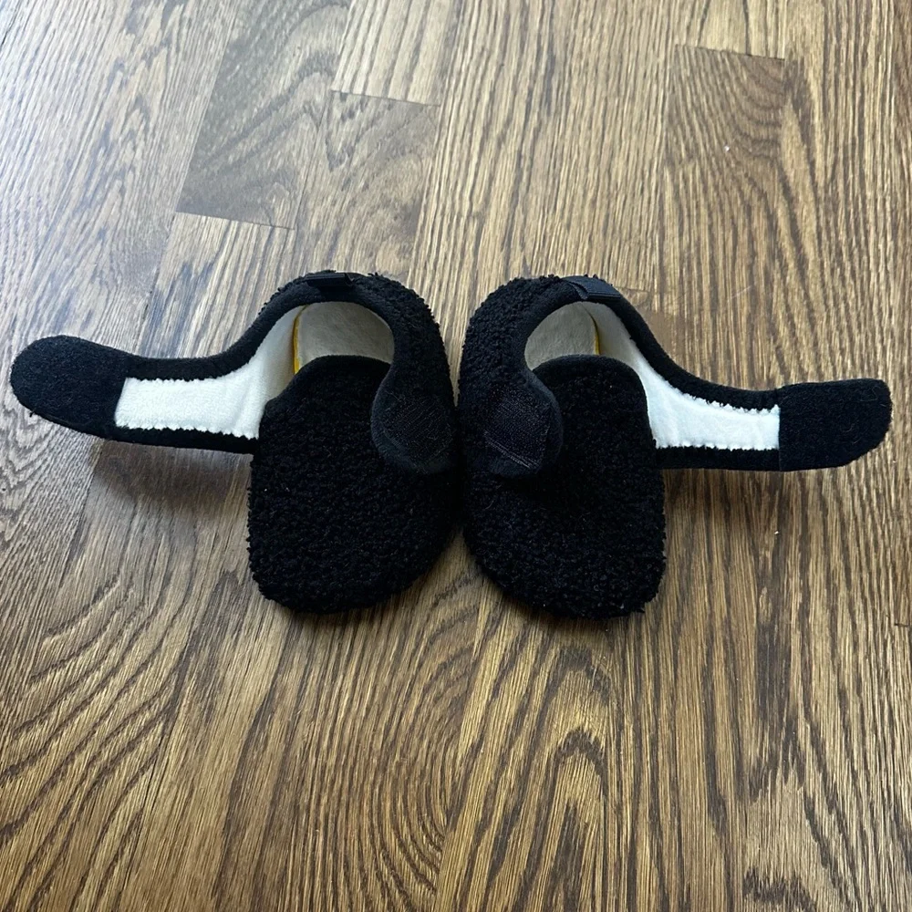 Cozy Black Toddler Slippers, size 6/7